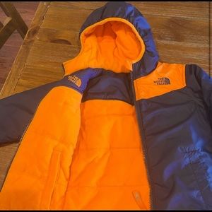 Boys 3t North Face coat. Reversible.